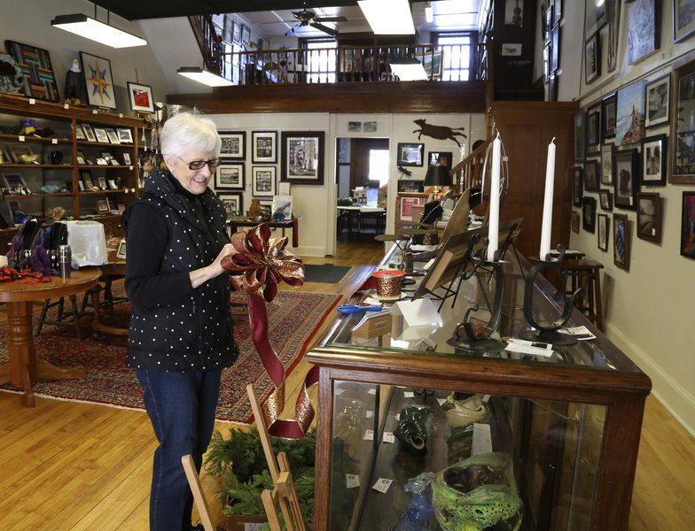 Volunteers propel art gallery to project award
